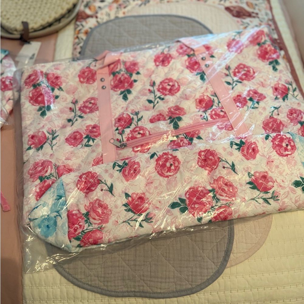 Sweethoney Quilted Tote, Raspberry Roses